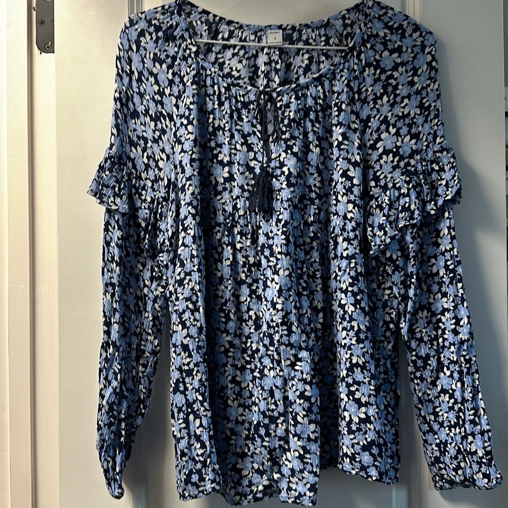 Old Navy size small long sleeve top